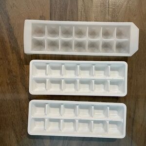 Like New 3-Piece Set Mini-Ice Cube Trays